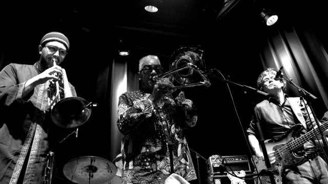 Andrea Glockner, Joseph Bowie & Wladimir Geels, con Defunkt al Cultuurpodium Boerderij (Paesi-Bassi), 2026 (foto Stéphane Glockner)