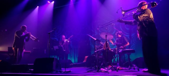 Andrea Glockner 4et Across the Lines (avec Santiago Fernandez, Silvia Bolognesi, Alessandro Alarcon) +Joseph Bowie, Rocher de Palmer Bordeaux-Cenon, oct. 2025 (photo Stefania Graziano)